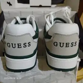 Sepatu Guess limited