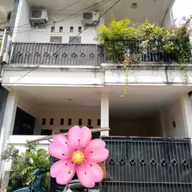 Rumah 2 Lantai Furnished di Pondok Ungu Permai Bekasi