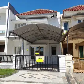 Disewakan Rumah Pakuwon City siap huni terawat