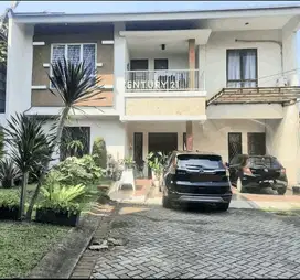 Dijual Rumah Dengan Sirkulasi Udara Bagus Tanah Luas Di Discovery