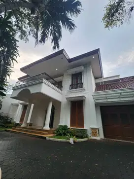 Rumah Siap Huni Di Area Tenang Di Kebayoran Baru, Jaksel