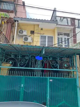 Rumah 2 Lantai Dengan One Gate System Di Taman Palem Lestari