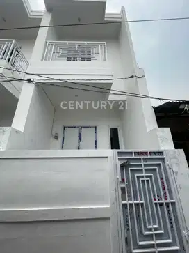 Rumah 2 Lantai Di Pramuka Sari, Jakarta Pusat