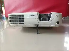 Lcd proyektor Epson eb x 9 second siap pakai