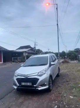Sigra R Deluxe MT 2016