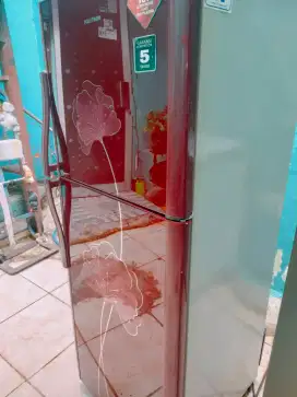 Di jual kulkas Polytron 2 pintu normal dan murah
