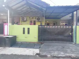 Rumah nyaman dalam komplek