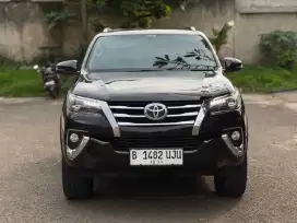 Toyota Fortuner VRZ 2019 AT Hitam Metalik