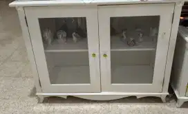 Rak Pajangan kaca