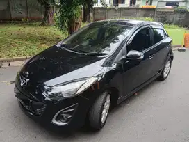 Mazda 2 V 2014 AT