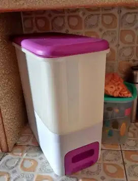 Tempat beras Tupperware asli kapasitas 10 kg