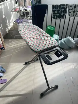 Meja setrikaan merek Azko lengkap dengan pelapis