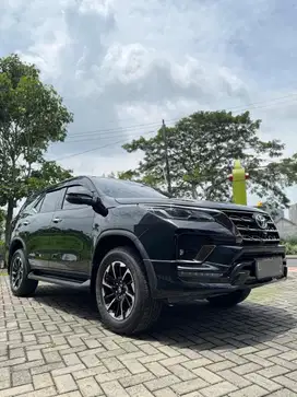 Toyota Fortuner 2.4 VRZ GR Sport Attitude Black