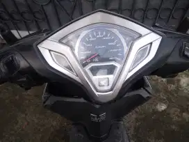 Di jual sepeda motor vario 125 tahun 2014