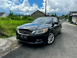 Honda accord vtil matic 2013