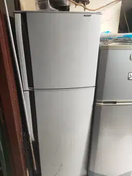 Kulkas 2 PT merk sharp