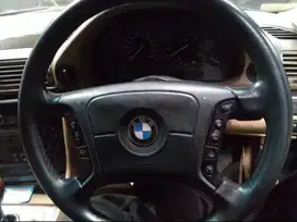Mobil Sedan BMW 740i tahun 1994