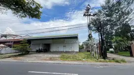 4 lokal toko dan tanah di pinggir jalan Montong Lombok Barat