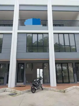 Disewakan Ruko Baru Bagus Pinggir Jalan