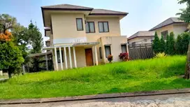 Rumah Eklusive 2 Lantai dengan halaman luas Di Sentul Nirwana Bogor