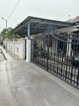 dijual rumah   siap huni  pinggir jln raya