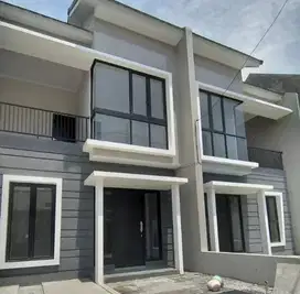 Rumah Dijual Surabaya Barat 2Lantai Di Alana Regency Gunungsari
