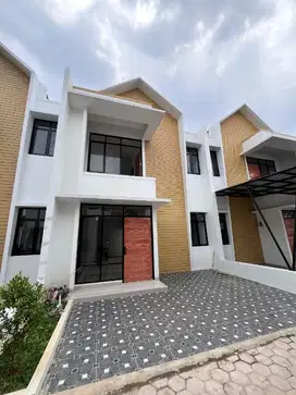 SANGAT DEKAT KE TOL HANYA 2MENIT RUMAH INI 1MAN 2LANTAI