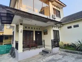 Rumah 2 Lantai  Bagus Dekat LRT dan Terminal Kampung Rambutan