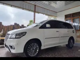 Innova V Luxury AT/2015