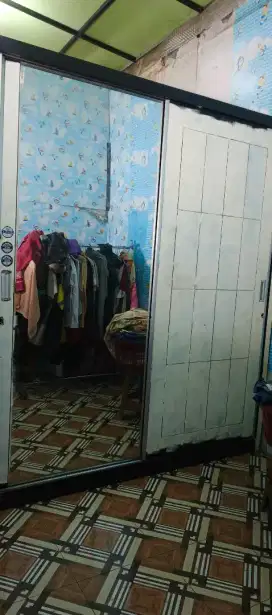 LEMARI PAKAIAN ADA KACA BESAR