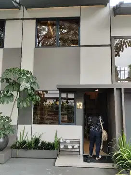 RUMAH 2 LANTAI LOKASI STRATEGIS CICILAN 2 JTAN