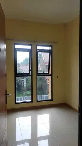 Jual cepat rumah 2 lantai di Antapani sayapnjalan Jakarta, Bandung