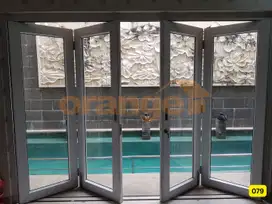 Di Jual Rumah Kota Wisata ada Kolam Renang Depan taman Hadap Selatan