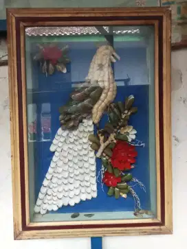 HIASAN DINDING MOTIF BURUNG KAKA TUA MADE IN PAPUA