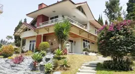 Dijual Villa Canti Dengan Bisnisnya di Lembang Asri