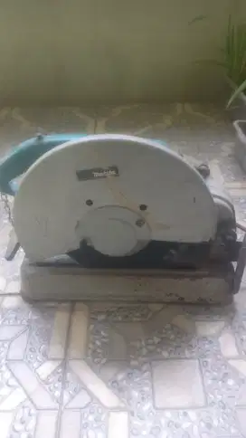 Makita pemotong besi