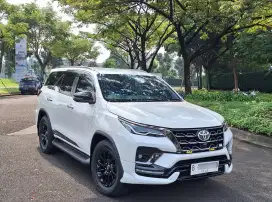 TOYOTA FORTUNER GR 4x4 2.8 AT 2022 Low KM TERAWAT SUPER ISTIMEWA !!