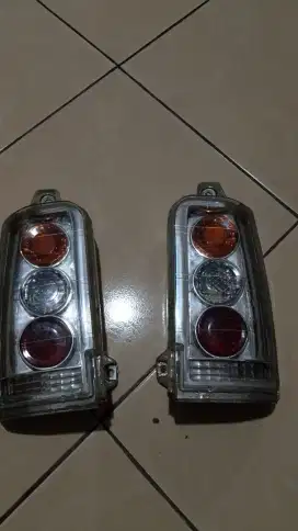 Lampu belakang Toyota Kijang kapsul tahun 97-2001