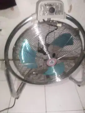 Dijual kipas angin duduk tornado fan18 inch baling2 besi mdll regency