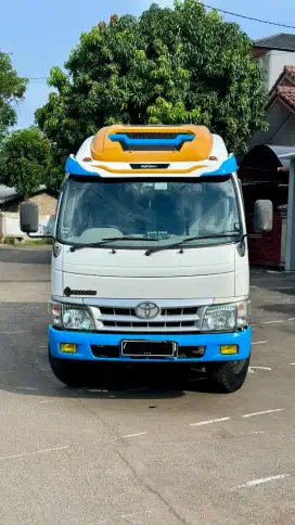 Toyota Dyna Minibus Tahun 2017 Pemakaian 2020 Putih Biru Low Km