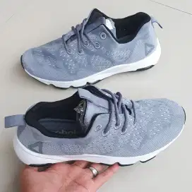 Sepatu Reebok size 37 cewek