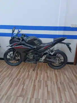 Istimewa km rendah HONDA CBR 150R TAHUN 2018