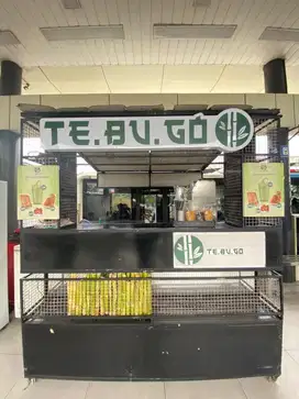 Jaga stand makanan dan minuman