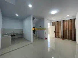 Dijual Rumah 2,5 Tingkat di Komplek Mutiara Point Jalan Meteorologi VI