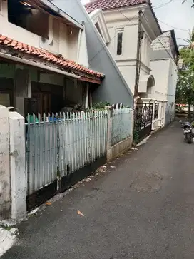 Rumah Hitung Tanah di Tebet Timur, selisih 2 rumah dari Jalan 2 mobil