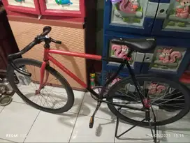 fixie lokal s baret dikit dibagian fork selebihnya aman boleh dicek