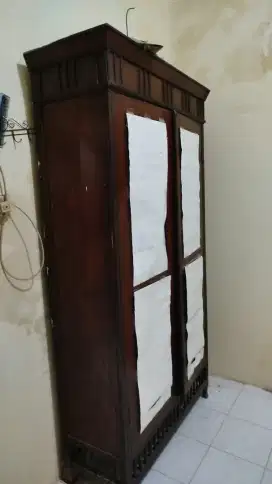 Lemari antik kuno