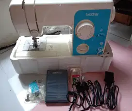 Mesin jahit portable brother js 1410