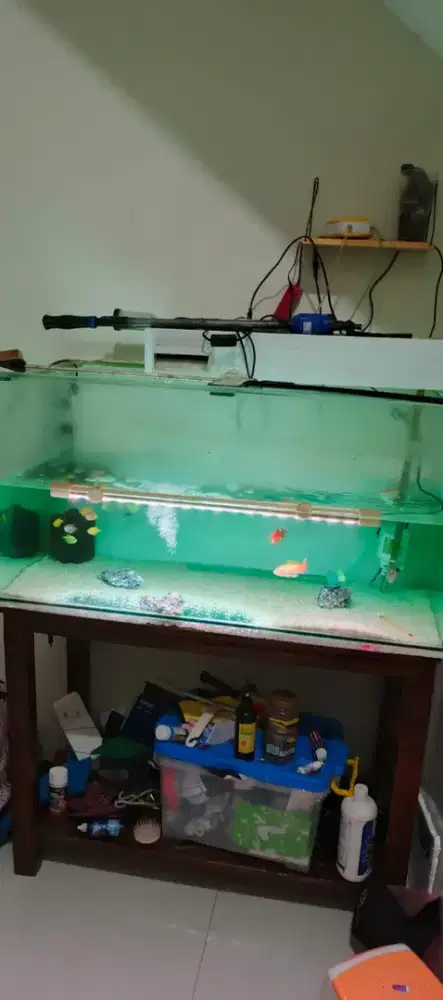 Dijual akuarium + set isi