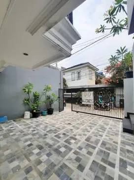 Dijual/disewa rumah siap.huni di belakan grand lucky jln.kweni jaksel